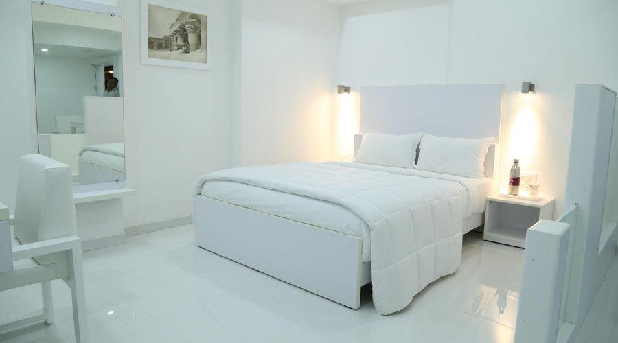 There are exquisitely furnished, luxurious 78 rooms each of the rooms feature twin/queen bed, wo
