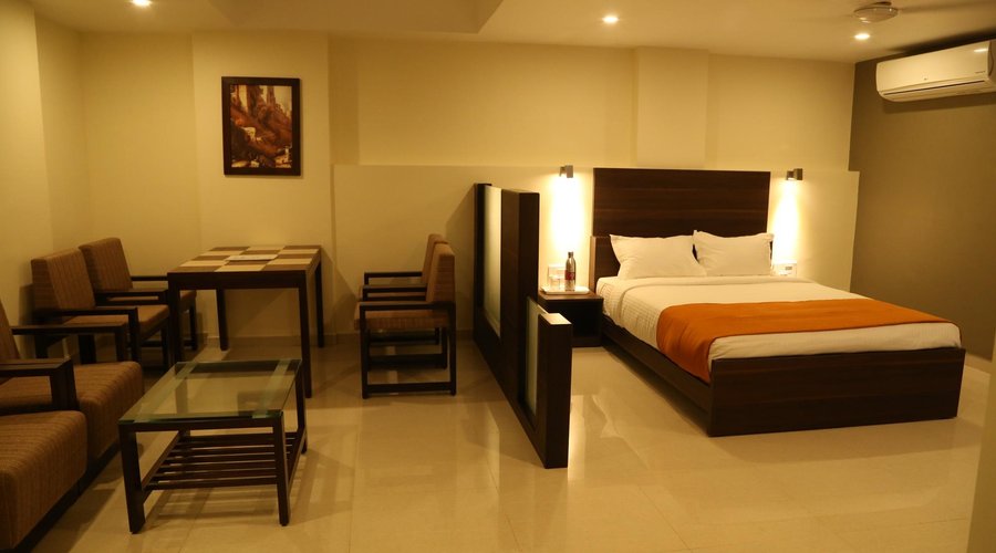 There are exquisitely furnished, luxurious 78 rooms each of the rooms feature twin/queen bed, wo