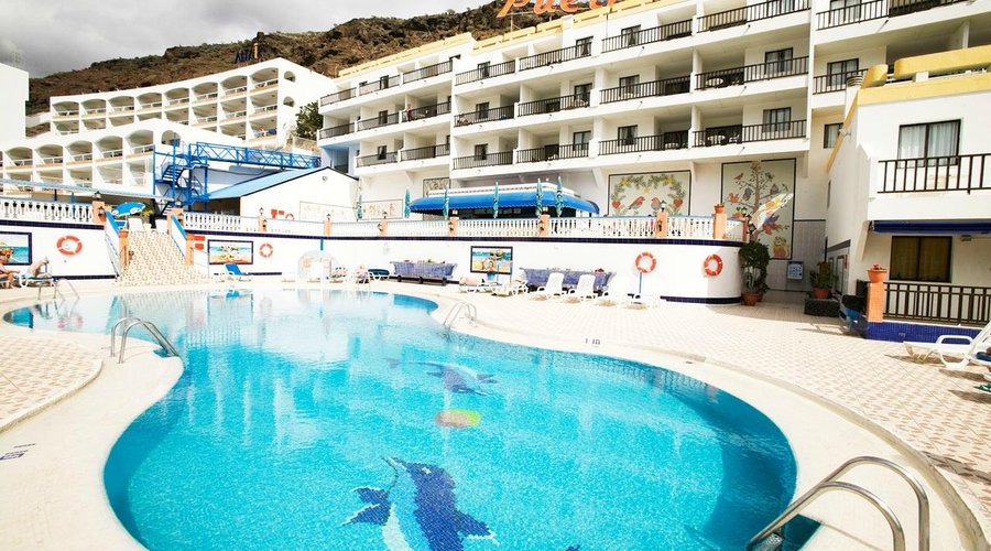 Billede af hotellet og pool området