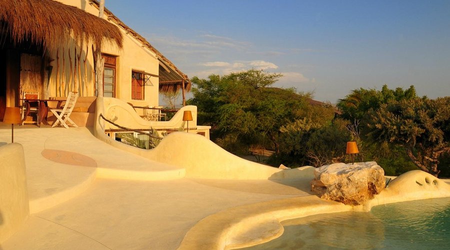 Espace Piscine et maison principale