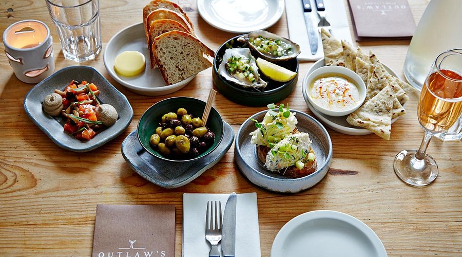 Outlaw's Fish Kitchen image 3 - Full view