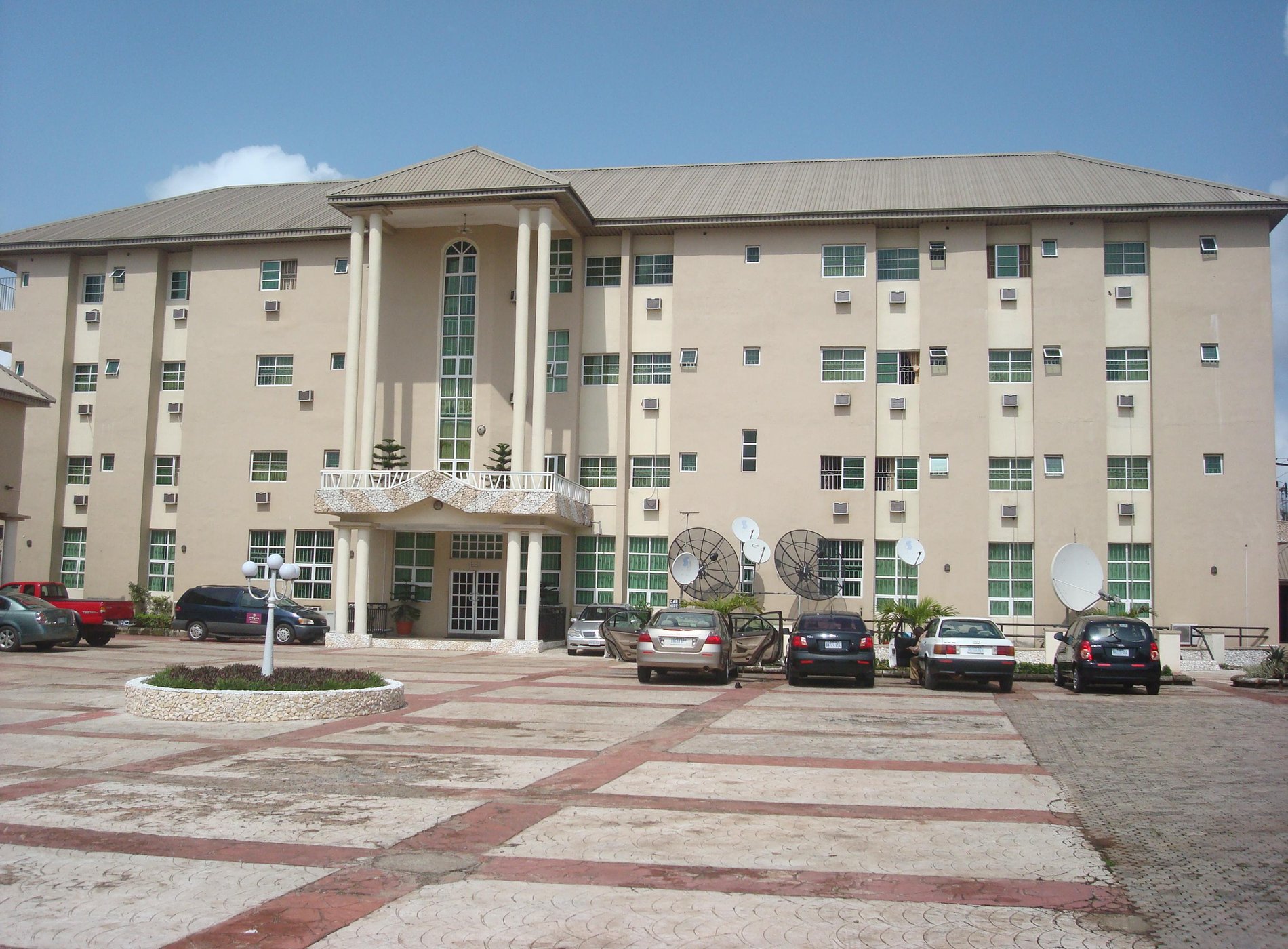 Vichi Gates Hotel and Suites Benin image