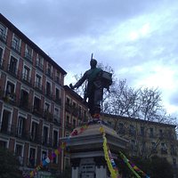 Linda estatua.