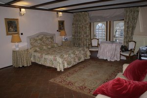 Room & Suite
