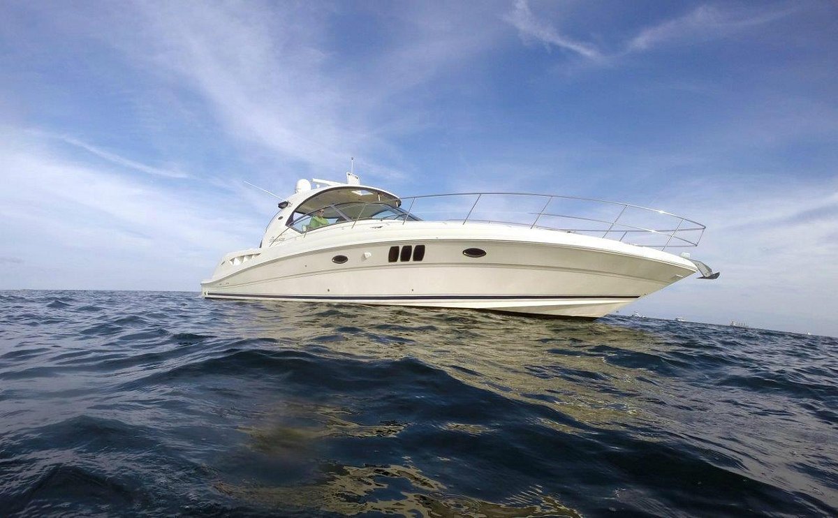 This Tiny Motorboat Is Every Kid's Dream! - Hampton Yachts