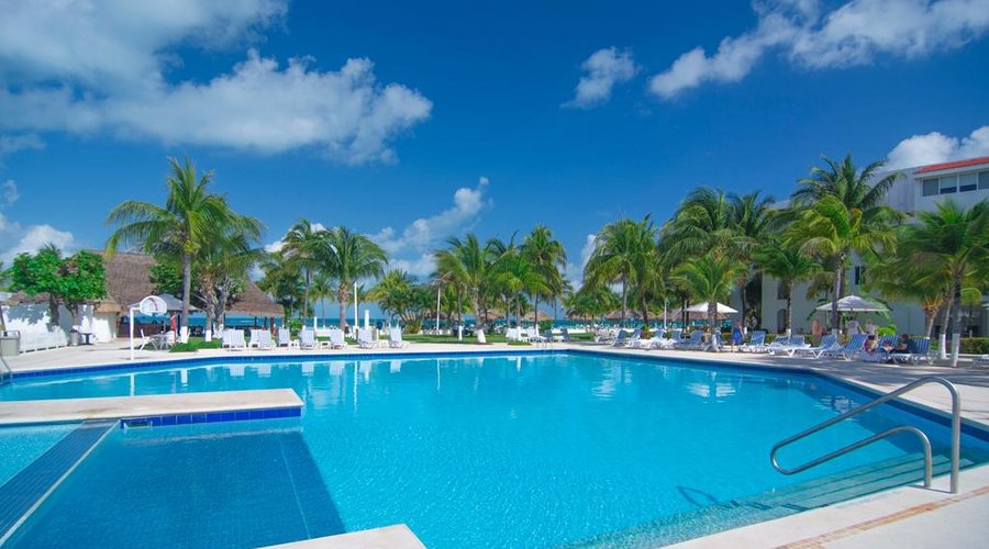 Pool - Beach area in the best natural beach in Cancun