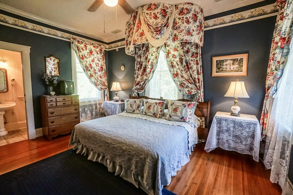 TWO SUNS INN BED & BREAKFAST - Prices & B&B Reviews (Beaufort, SC)