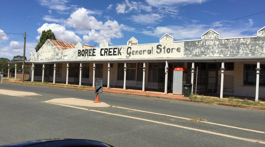 Just down the road is Boree Creek where Tim Fischer was raised. It still has cold beer in the pu