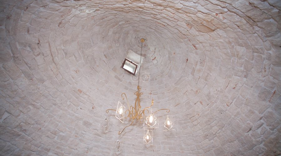 The Il Cantastorie Suite at the Le Alcove luxury hotel nei trulli""