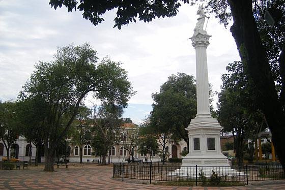 Plaza Parque Colon image