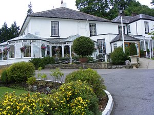 Plas Hafod Hotel in Gwernymynydd, image may contain: Villa, Cottage, Hotel, Porch