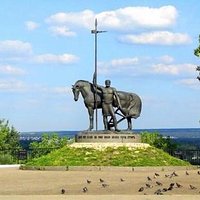 памятник первопоселенцу