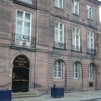 Façade entrée du musée 1