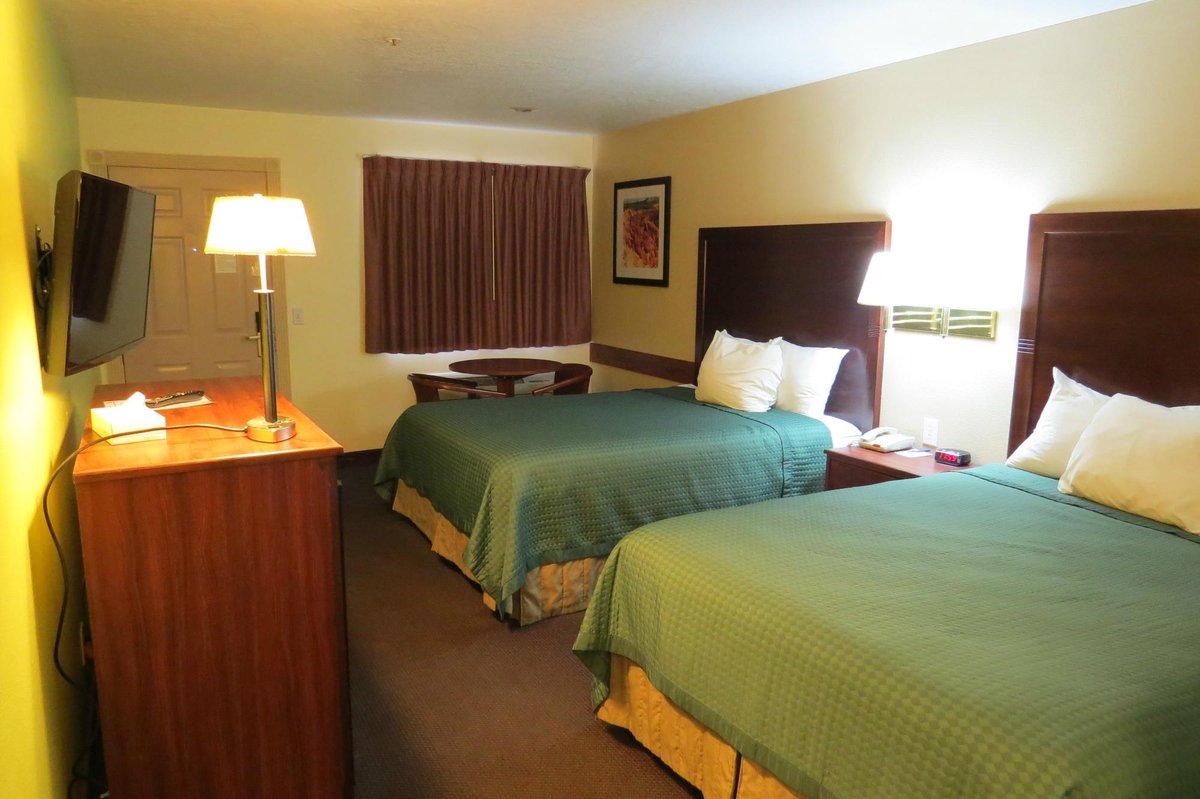 America's Best Inn St. George Rooms: Pictures & Reviews - Tripadvisor