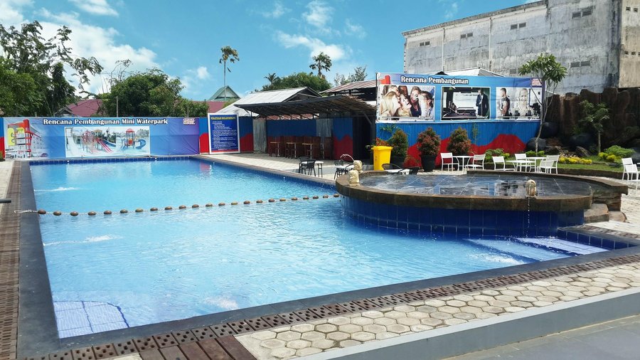swimming pool