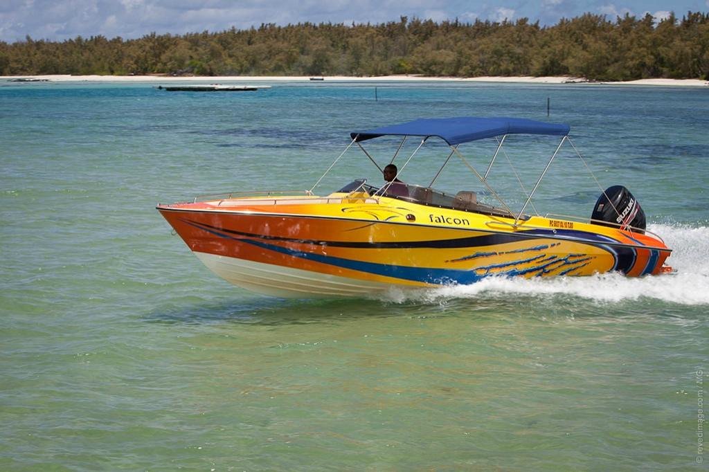 PETITE TERRE Speed Boat Enfant -12 ans 110€/pers