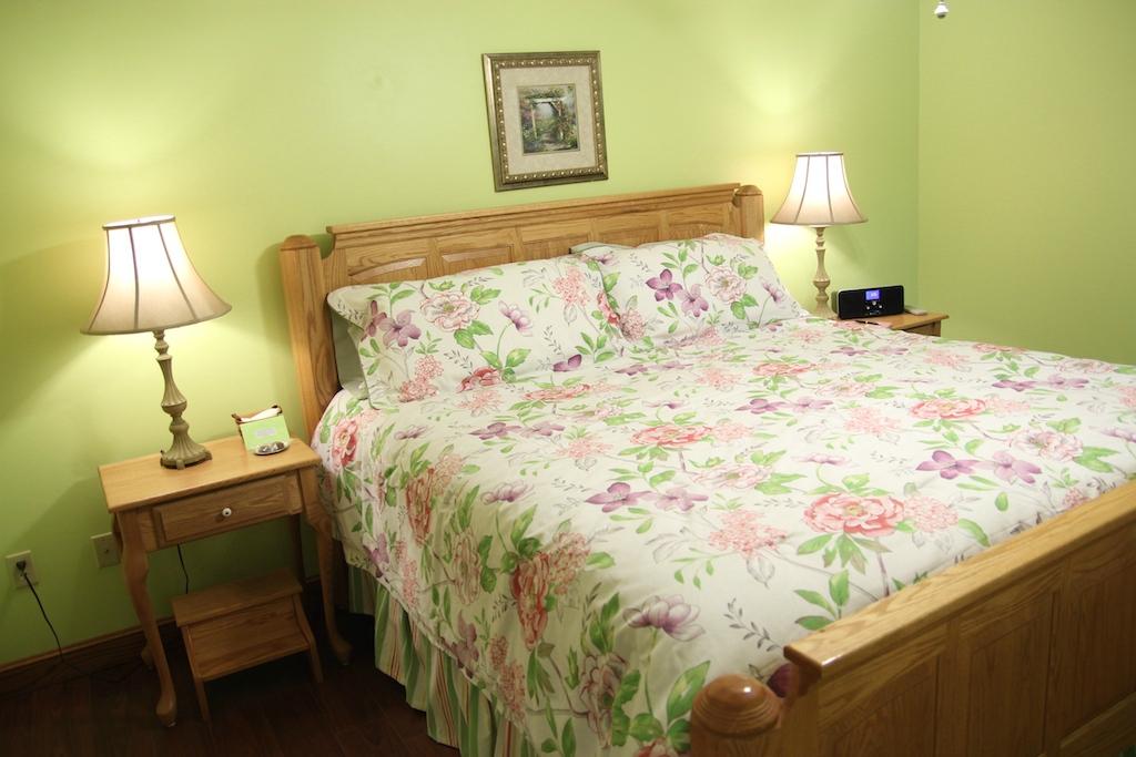 Garden Gate Get-A-Way Bed & Breakfast Rooms: Pictures & Reviews ...