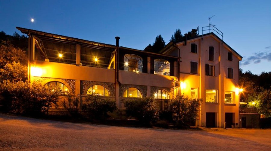 Vista esterna in notturna