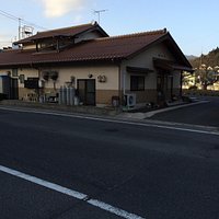 入口は写真の右側です