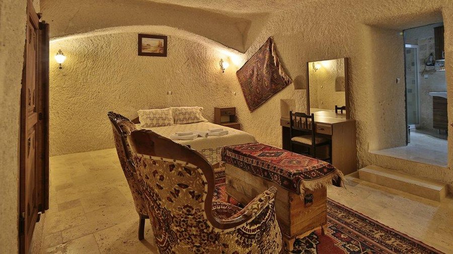 deluxe cave room