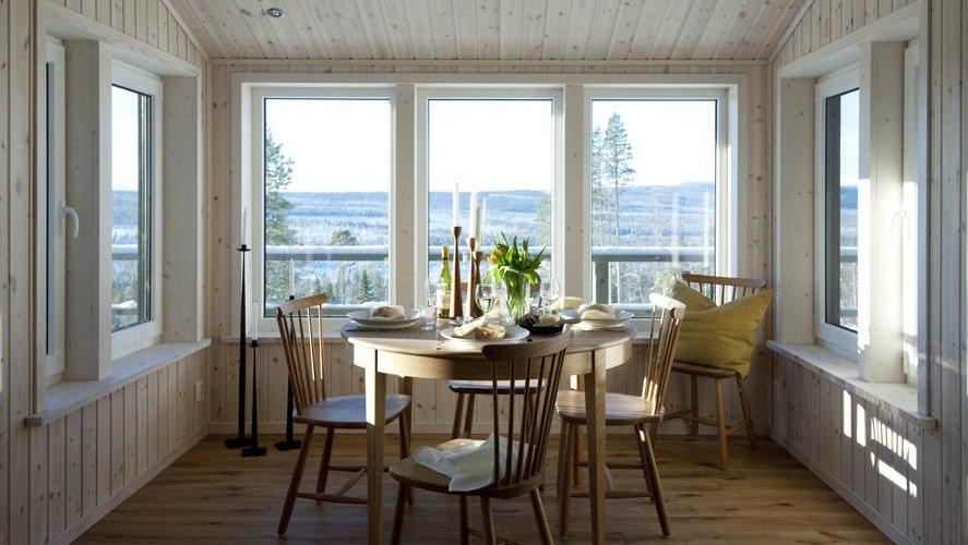 Kök inifrån en av Tännäskrökets stugor