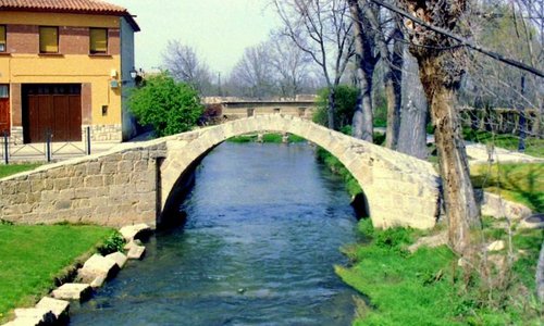 El puente de Calamocha sobre el río Jíloca.