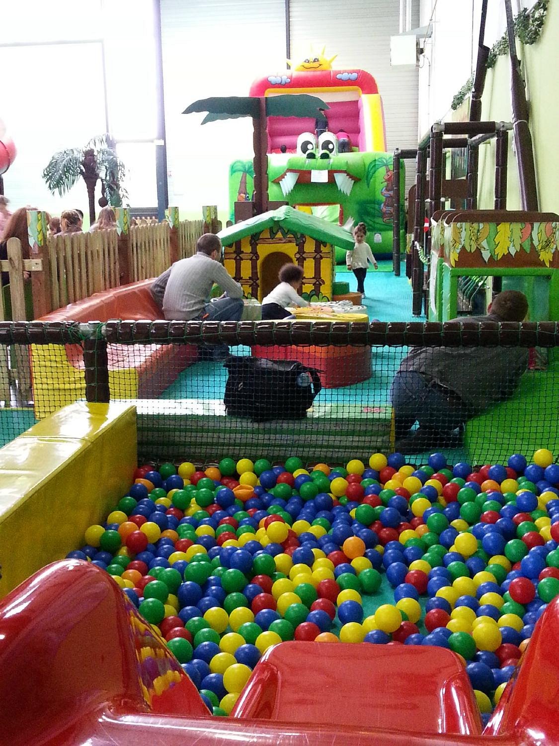 Grande parc de jeu et divertissement pour bébé + 15 Balles