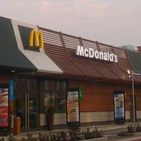 un bel locale ben ubicato ma con un personale non qualificato per mc donald,s