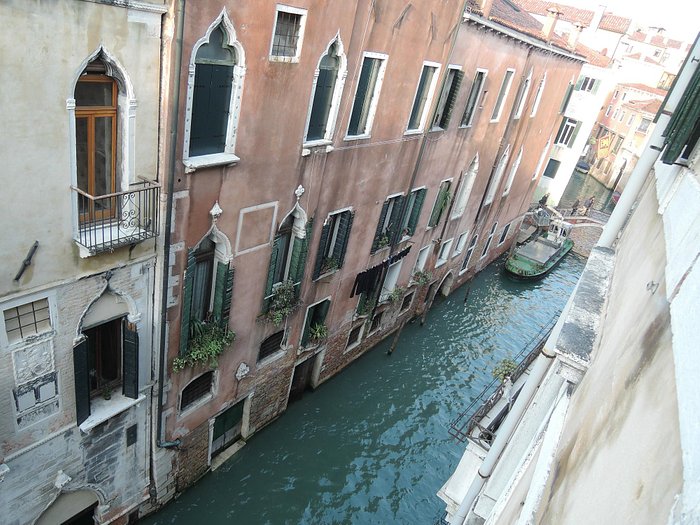 Venice Italy January 2018 Luxury Expensive Bag Displaying Window
