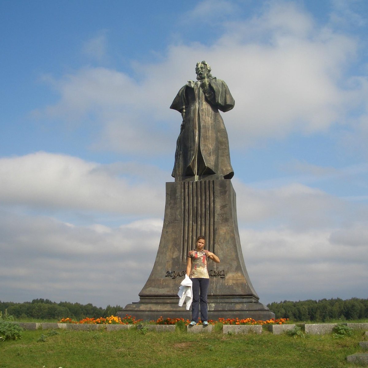 Памятник мусоргскому в псковской области фото