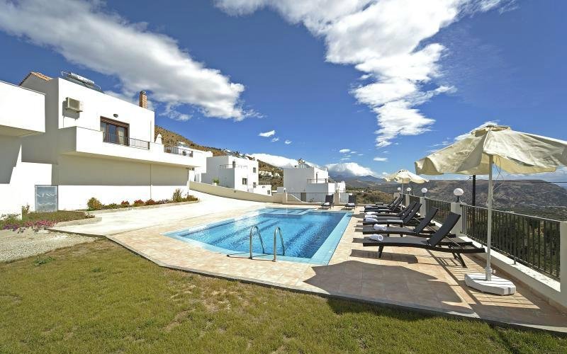 Lenikos residence