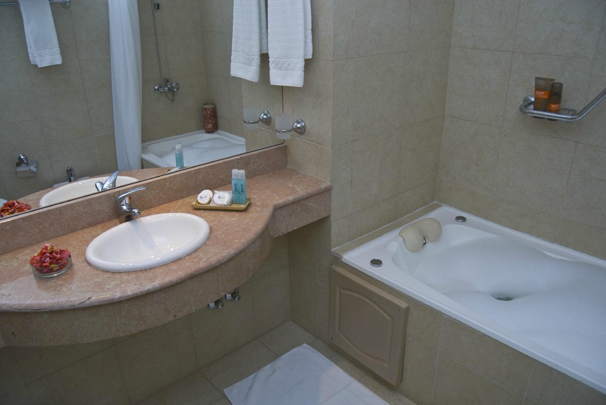 Hotel photo 24 of Hotel Australis Yene hue.