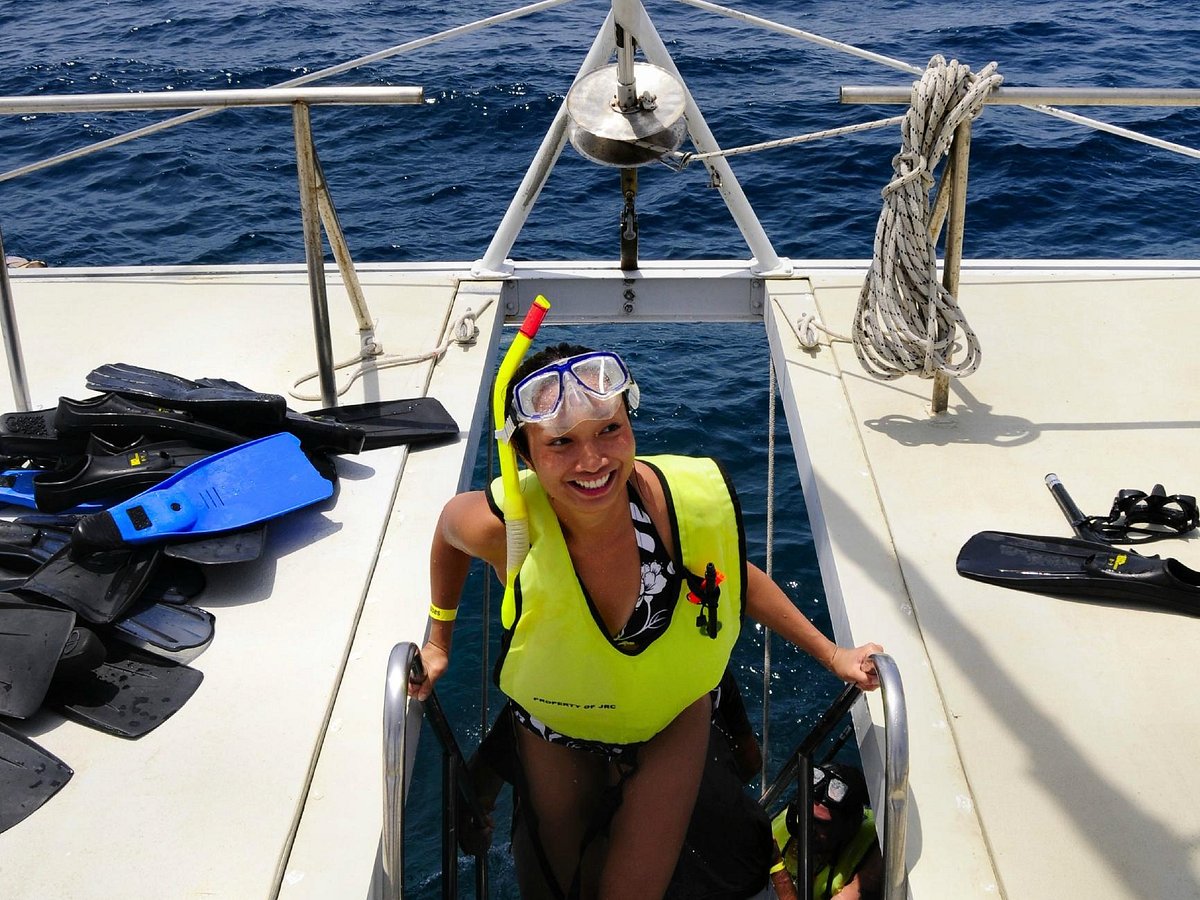 jolly roger catamaran sail and snorkel