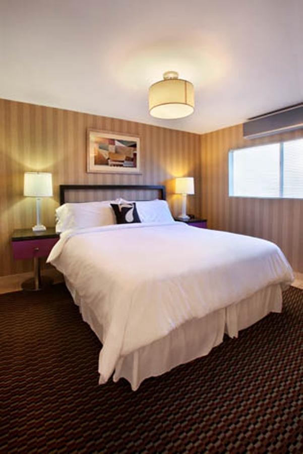 Hotel photo 1 of 7 Springs Inn & Suites.