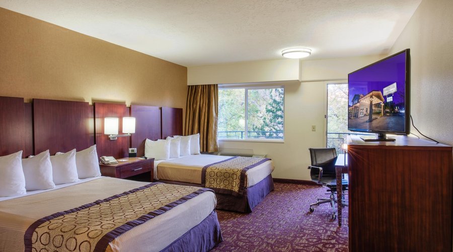 Double Queen Deluxe Suite
