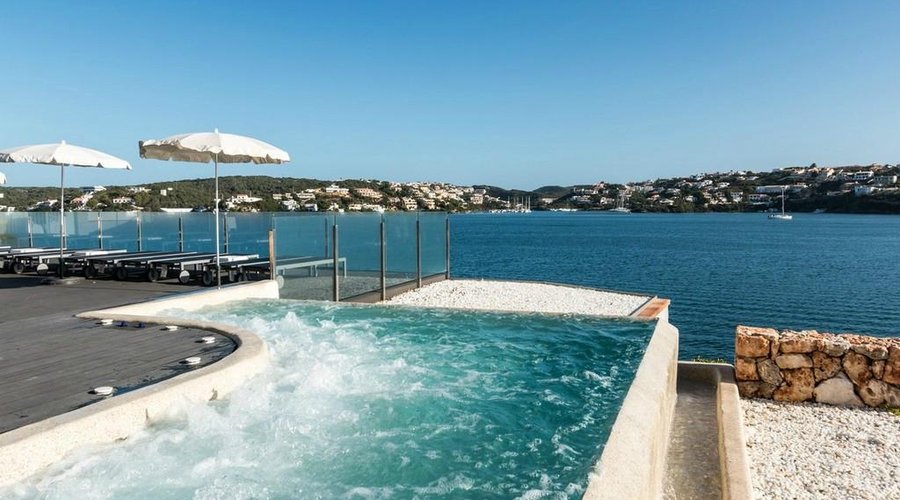 Jacuzzi Exterior