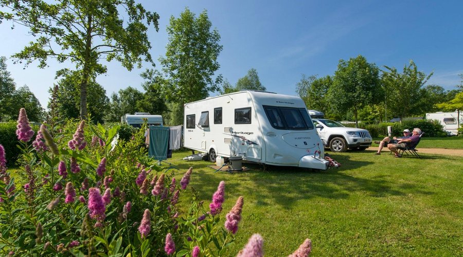 Emplaceme nt Grand Confort, avec drainage et électricity sur site. Camping de l'Etang Sites et P