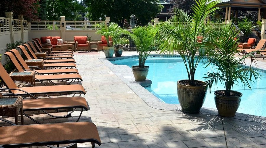 Union Gables Inn Romanesque heated pool