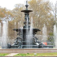 Fica na entrada do Parque San Martin