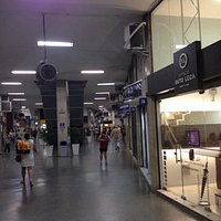 Um dos corredores do Shopping Cidade Copacabana