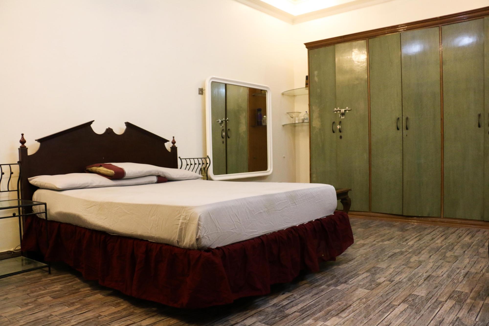 FAMILY BED AND BREAKFAST - B&B Reviews (New Delhi, India)