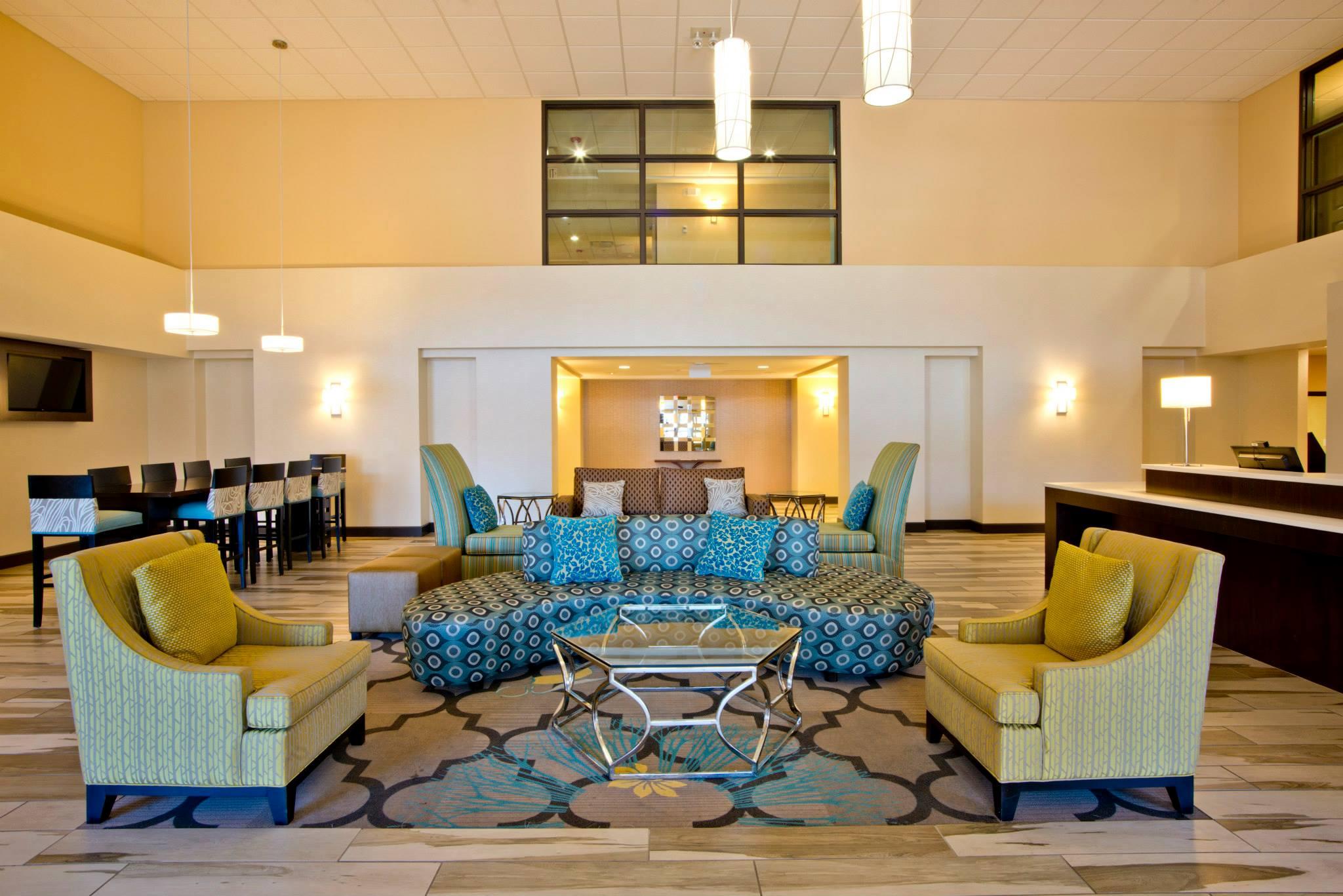 HOLIDAY INN EXPRESS SUITES COLORADO SPRINGS CENTRAL AN IHG HOTEL   Hotel Lobby 