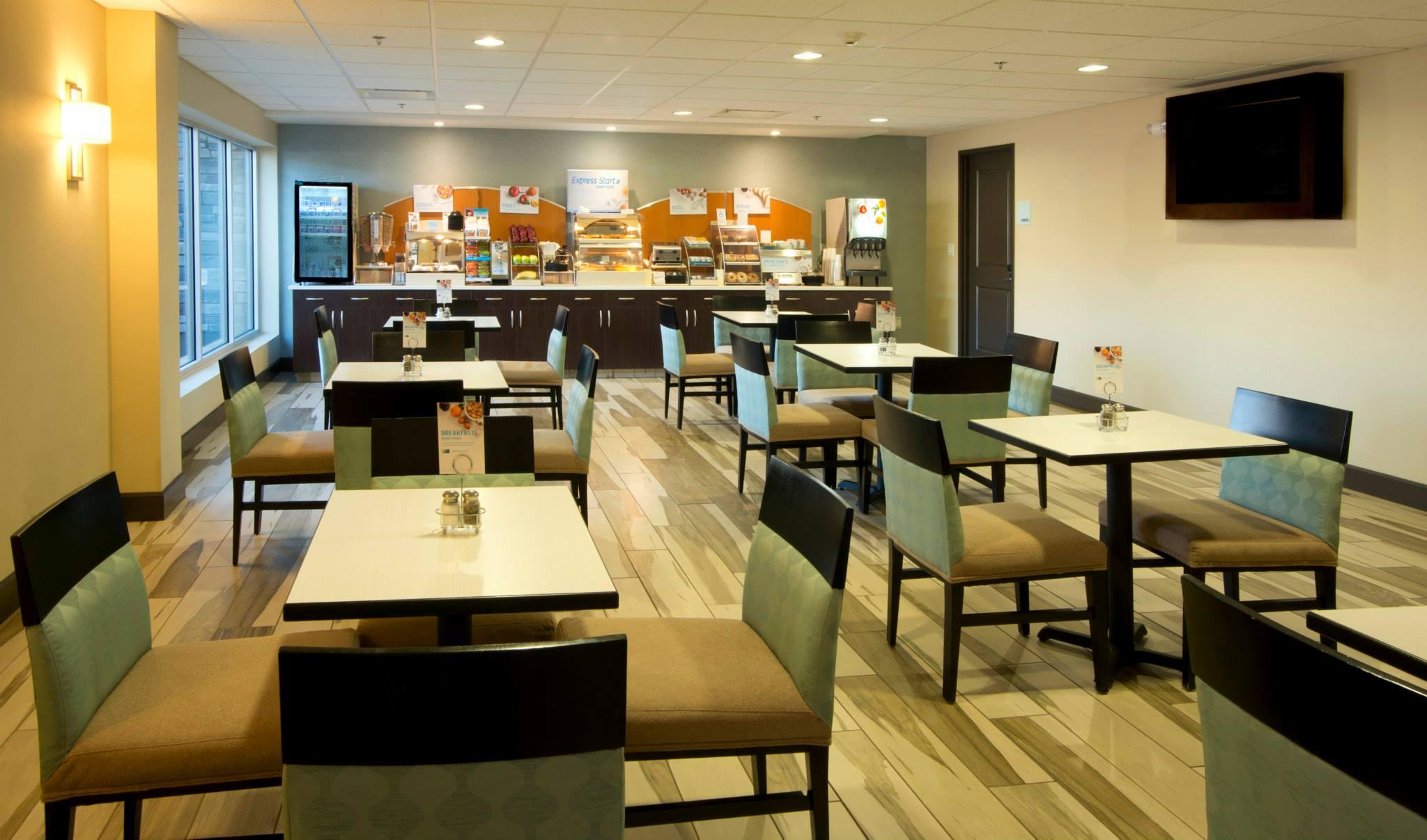 HOLIDAY INN EXPRESS SUITES COLORADO SPRINGS CENTRAL AN IHG HOTEL   Our Breakfast Room 