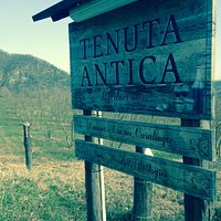 Il cartello dell'Azienza agricola biologica e agriturismo