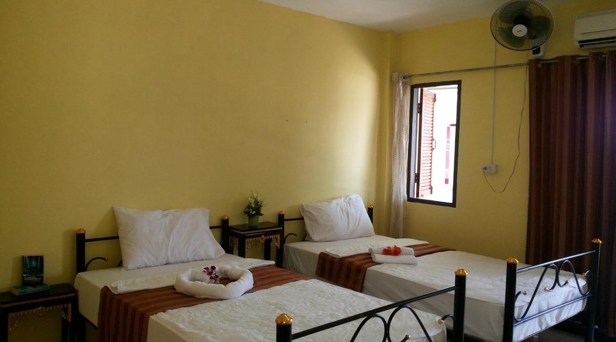 Twin Bed Room