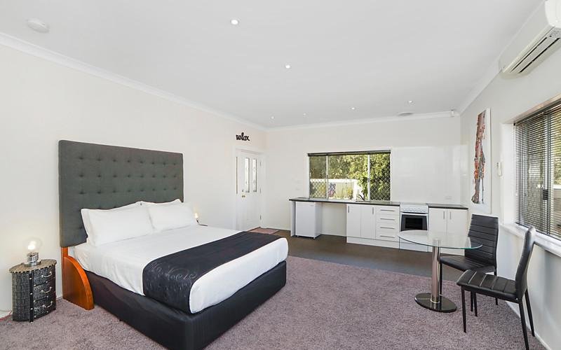 Fully Self Contained Room
