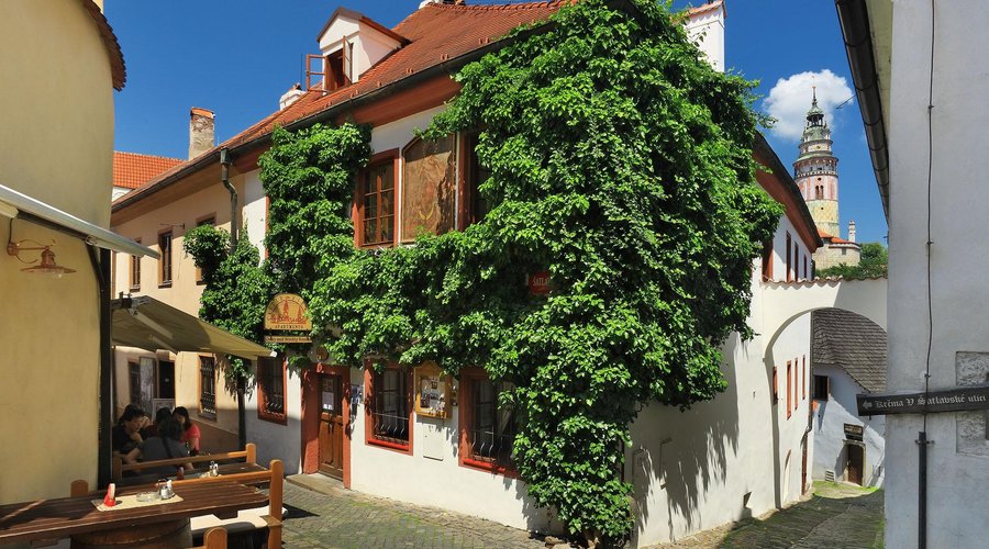 Castle View Apartments, front