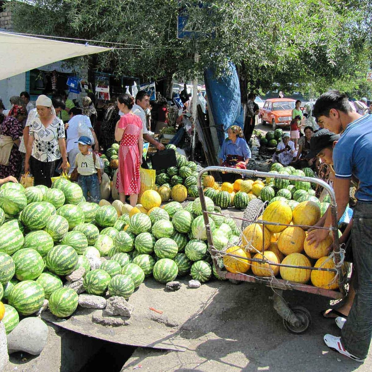 Ош хорошо. Жайма базар Ош. Ошский базар в Оше. Osh Bazaar Киргизия. Ош рынок.