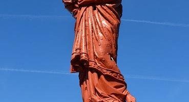 statue notre dame de france