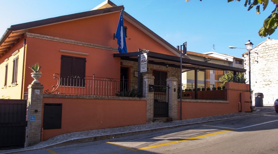 Fronte Hotel